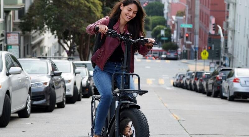 Sähköpyörä vai auto – Fiksut ratkaisut alle viiden kilometrin työmatkoille